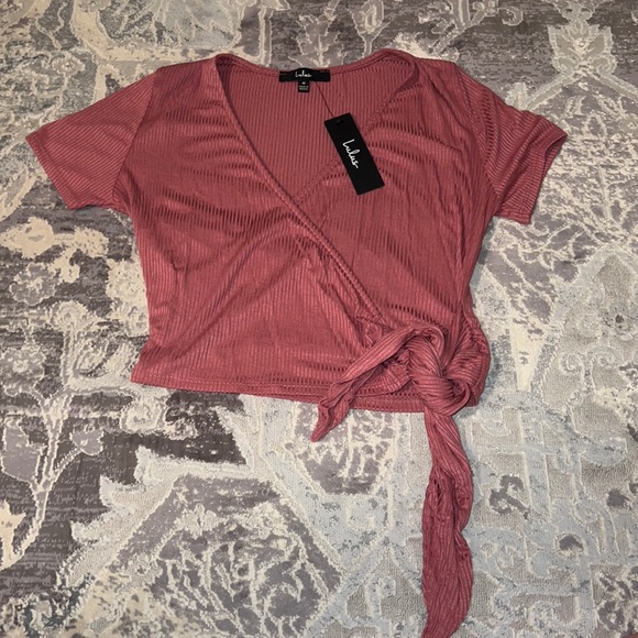 Lulus Tops - Pink crop top NWT